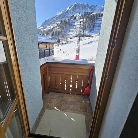 Haus Bergblick アパート オーバータウエルン