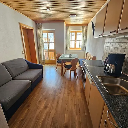 Haus Bergblick アパート オーバータウエルン