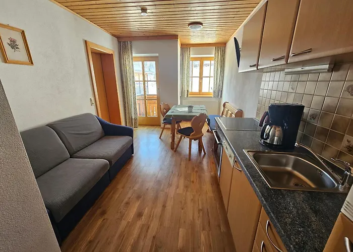 Haus Bergblick アパート オーバータウエルン